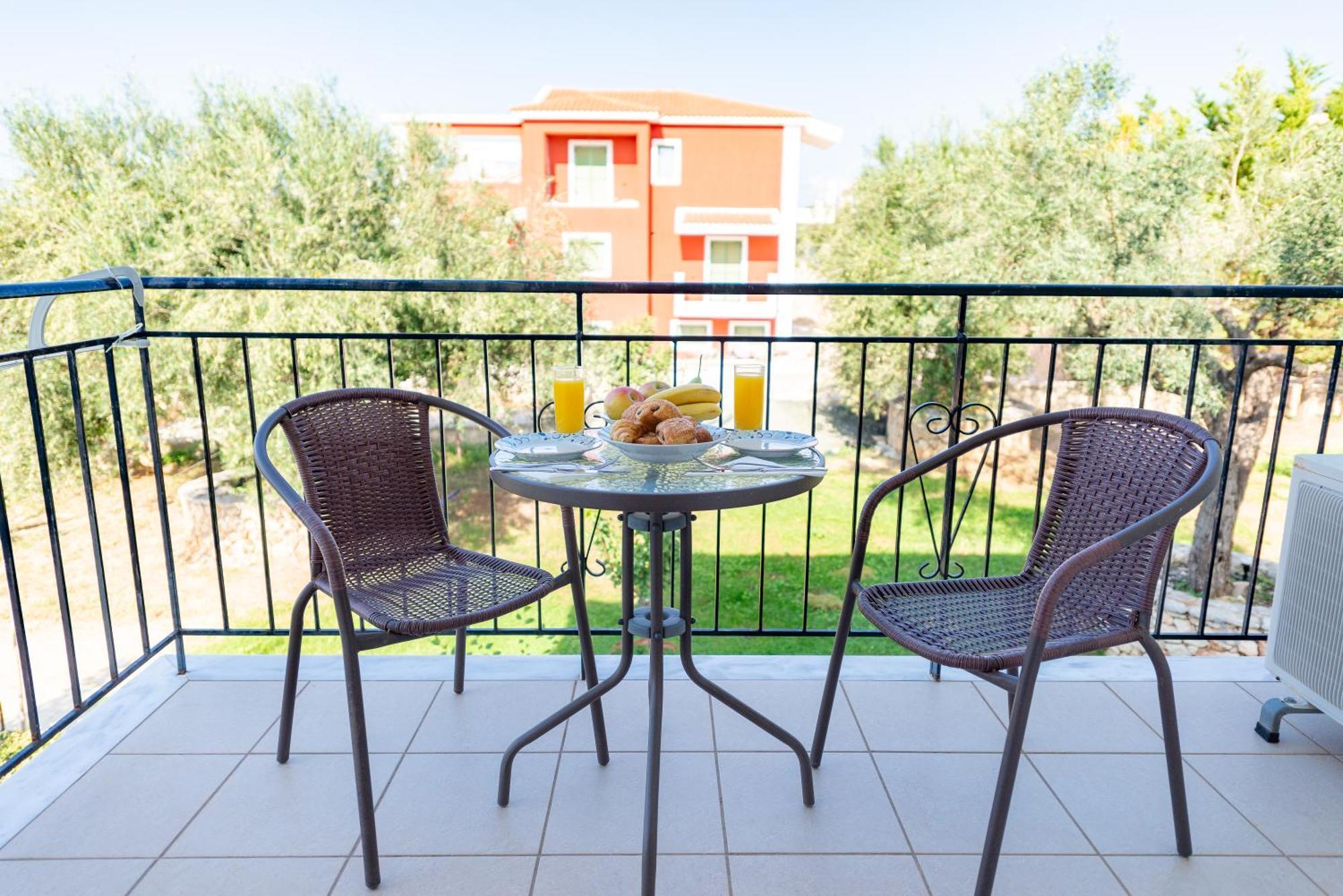 Vista Verde Studios & Apartments Свороната Экстерьер фото