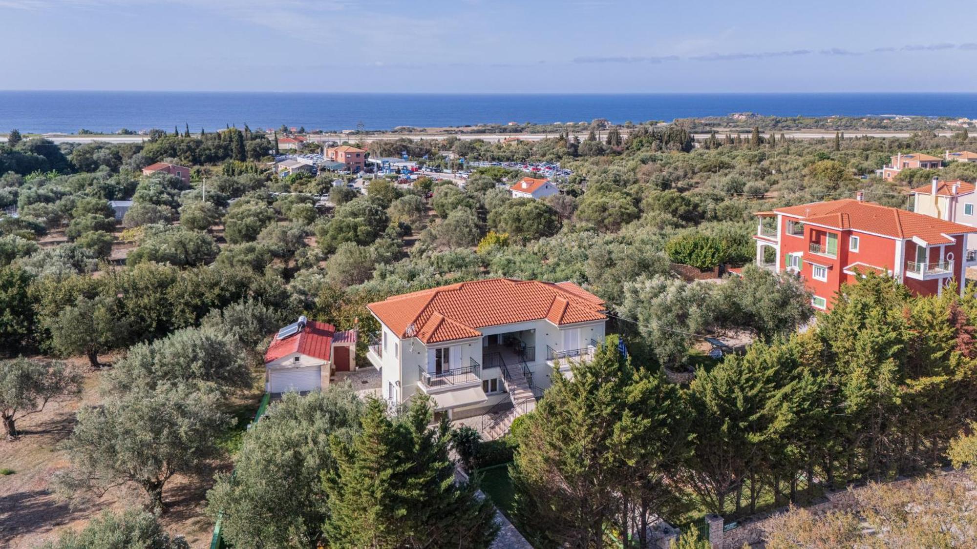 Vista Verde Studios & Apartments Свороната Экстерьер фото