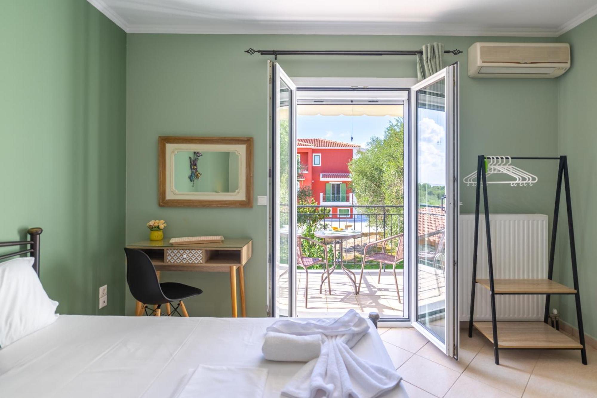 Vista Verde Studios & Apartments Свороната Экстерьер фото